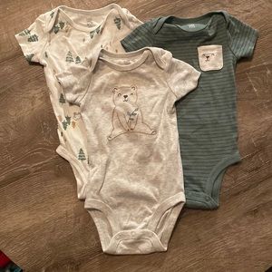 9 months, Pack of 3 onesies, Just One You made by Carter’s